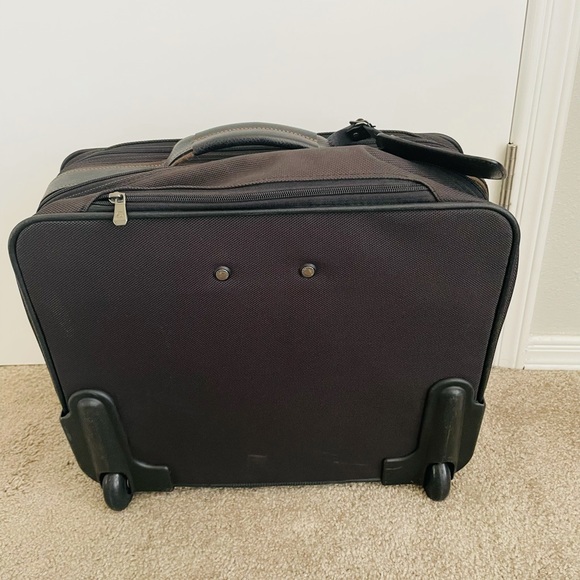 Longchamp Lugagage carry on with wheeels - Picture 7 of 16